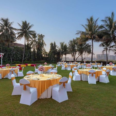Surat Marriott Hotel Buitenkant foto