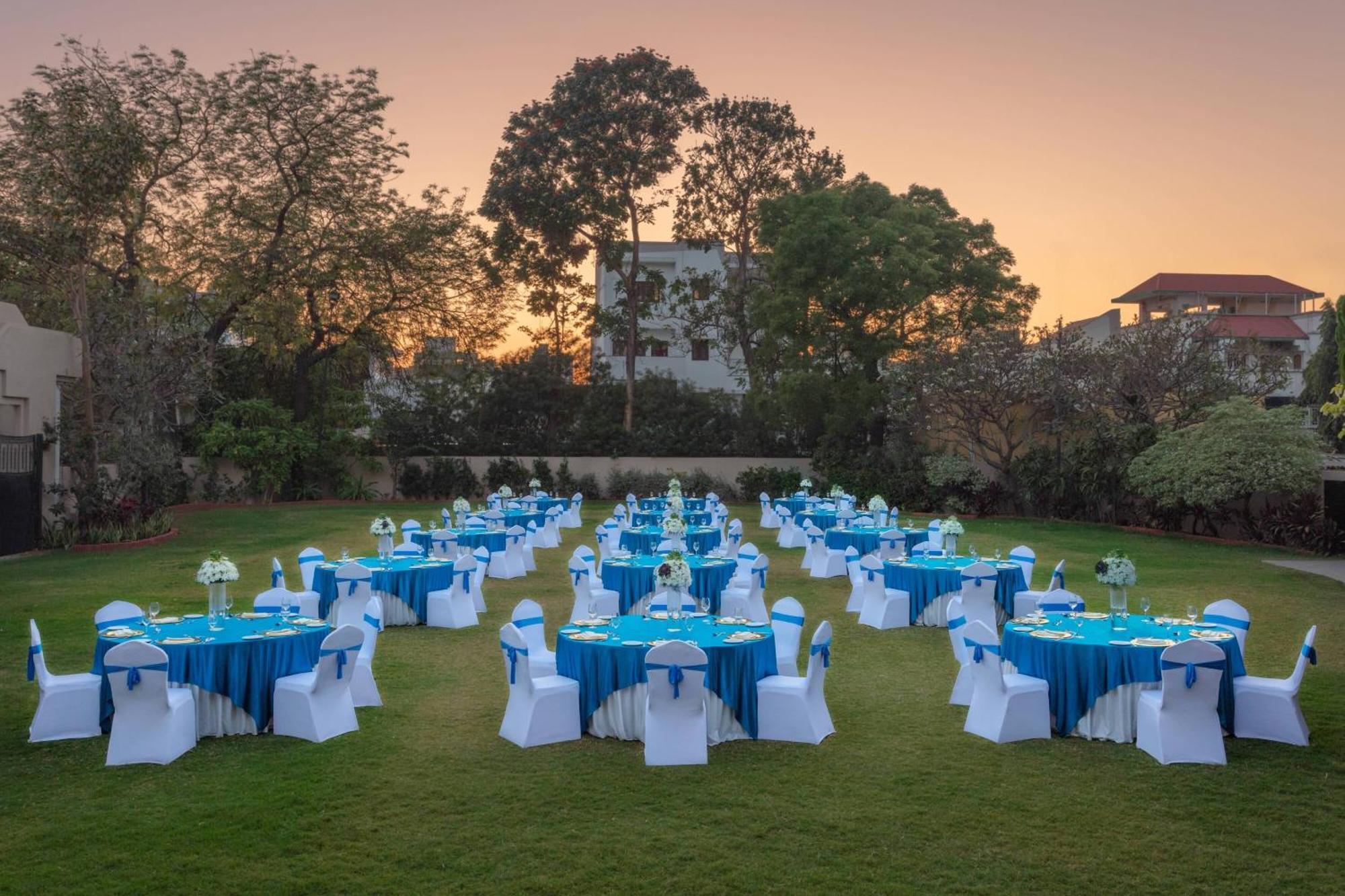 Surat Marriott Hotel Buitenkant foto