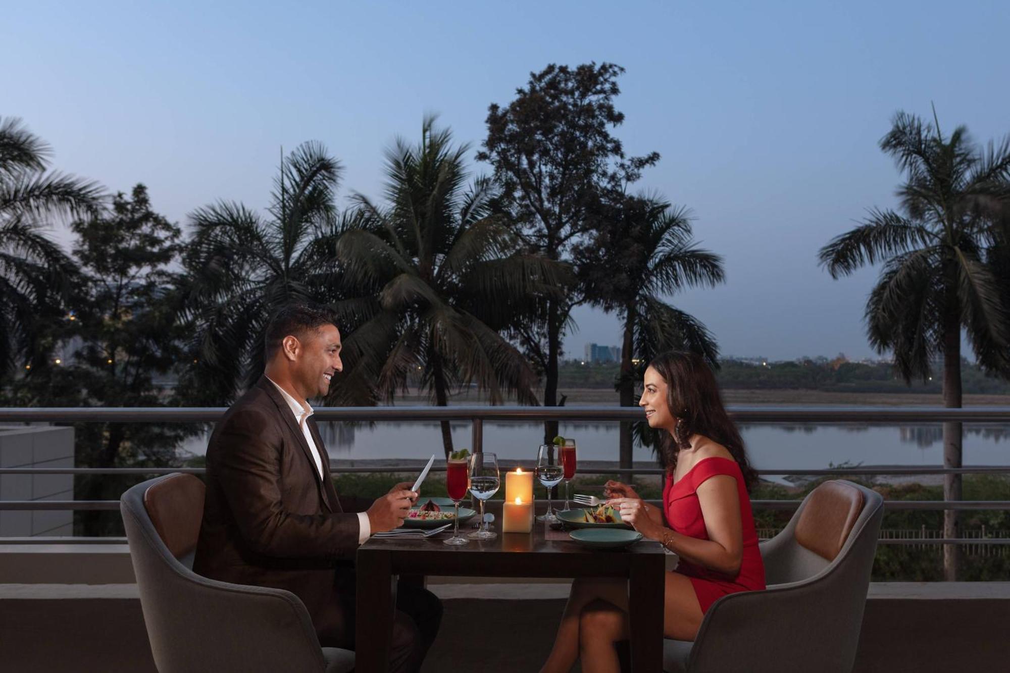 Surat Marriott Hotel Buitenkant foto