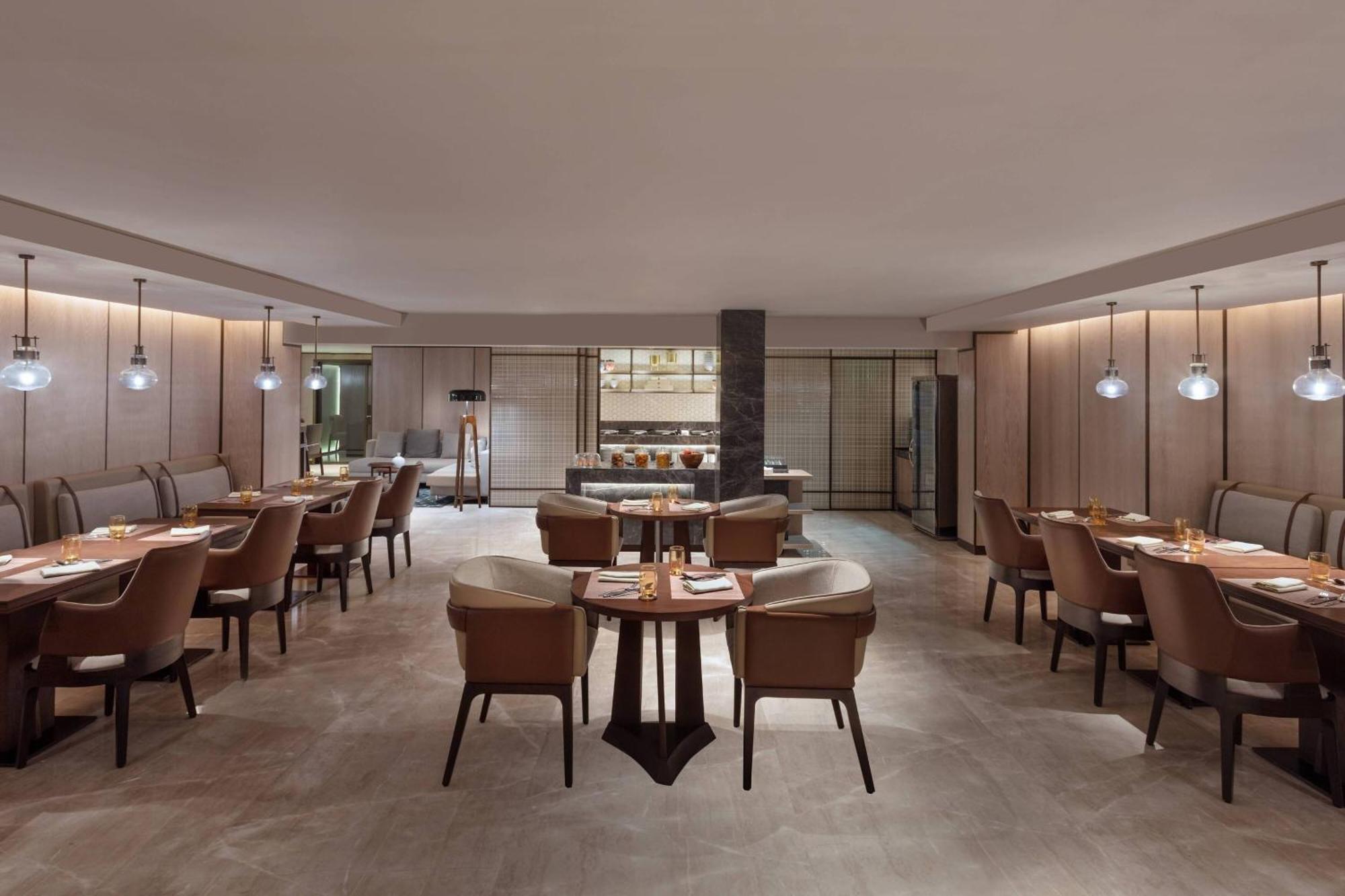 Surat Marriott Hotel Buitenkant foto