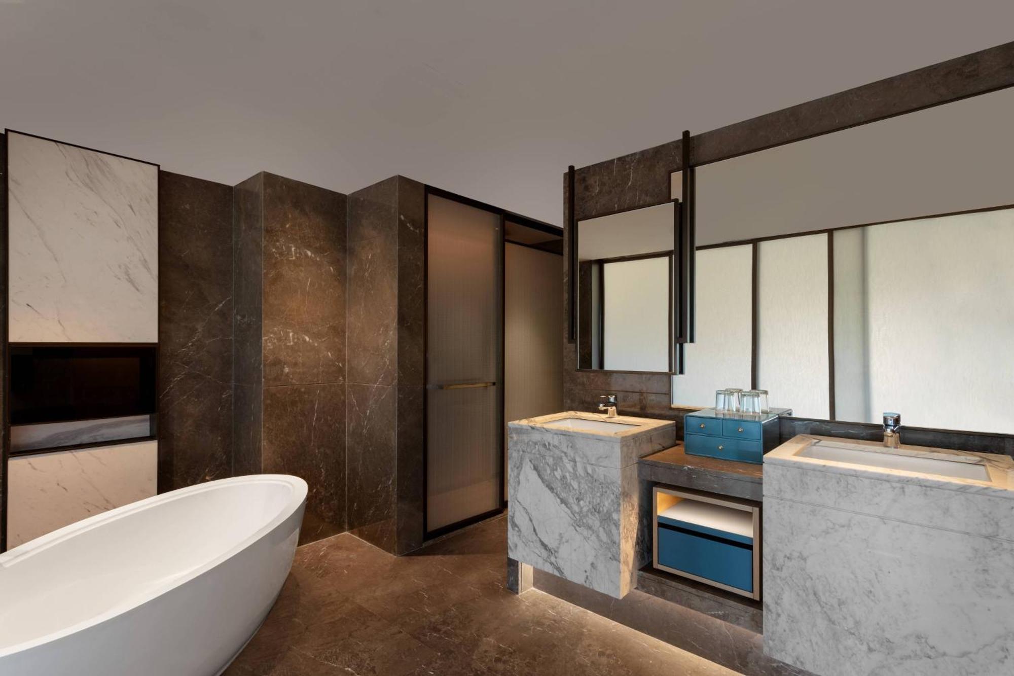 Surat Marriott Hotel Buitenkant foto
