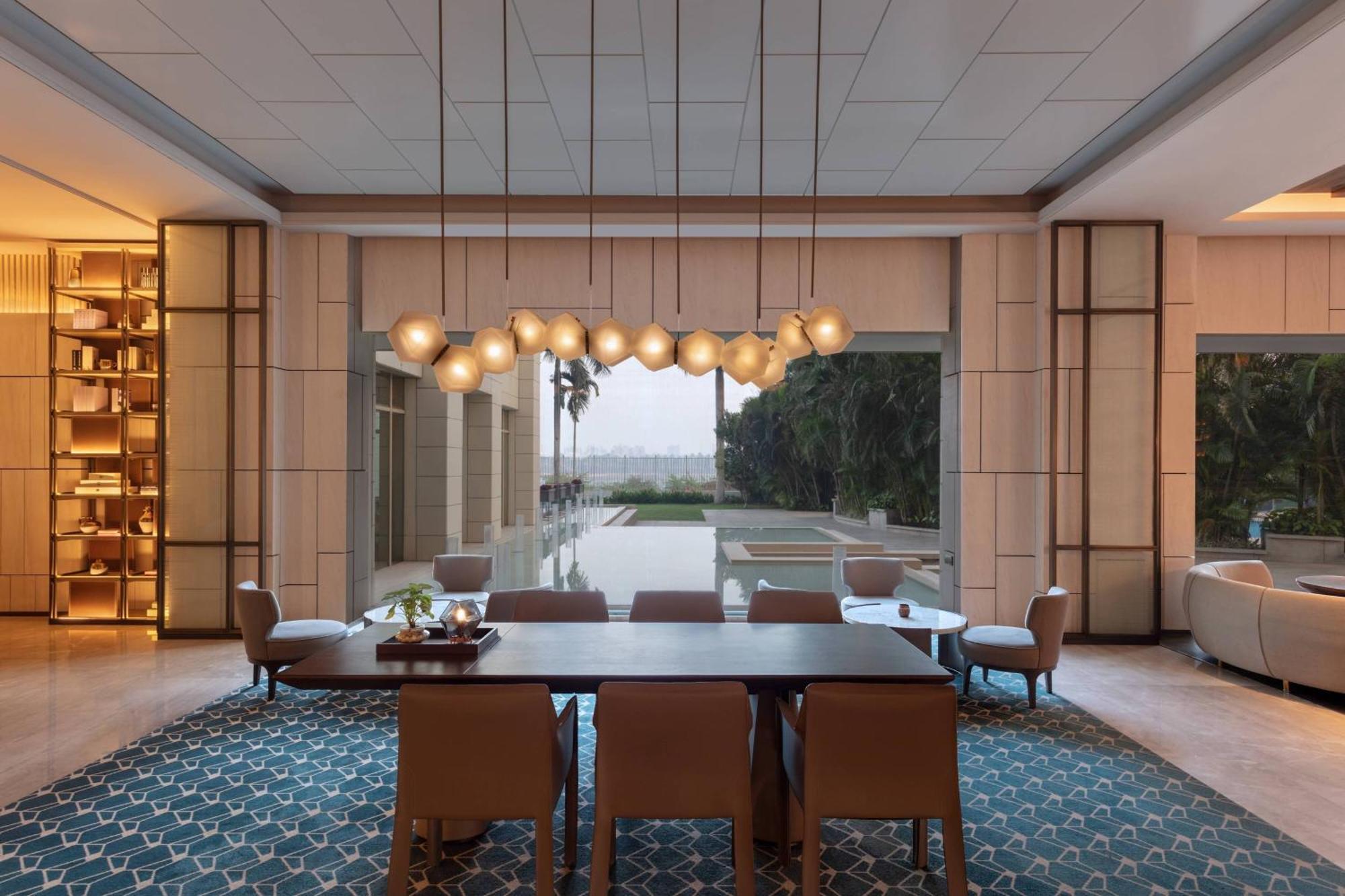 Surat Marriott Hotel Buitenkant foto