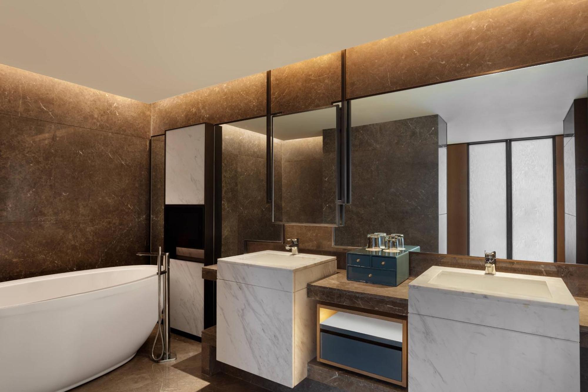 Surat Marriott Hotel Buitenkant foto