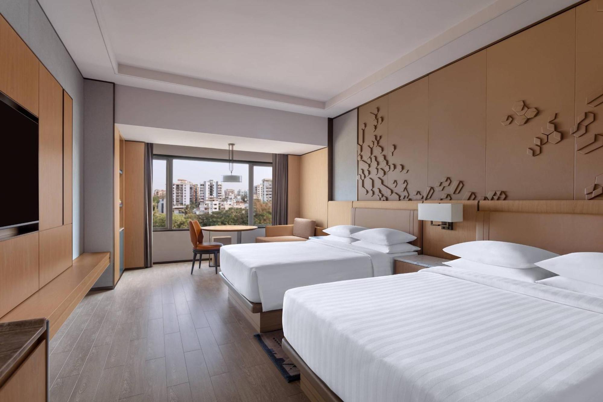 Surat Marriott Hotel Buitenkant foto