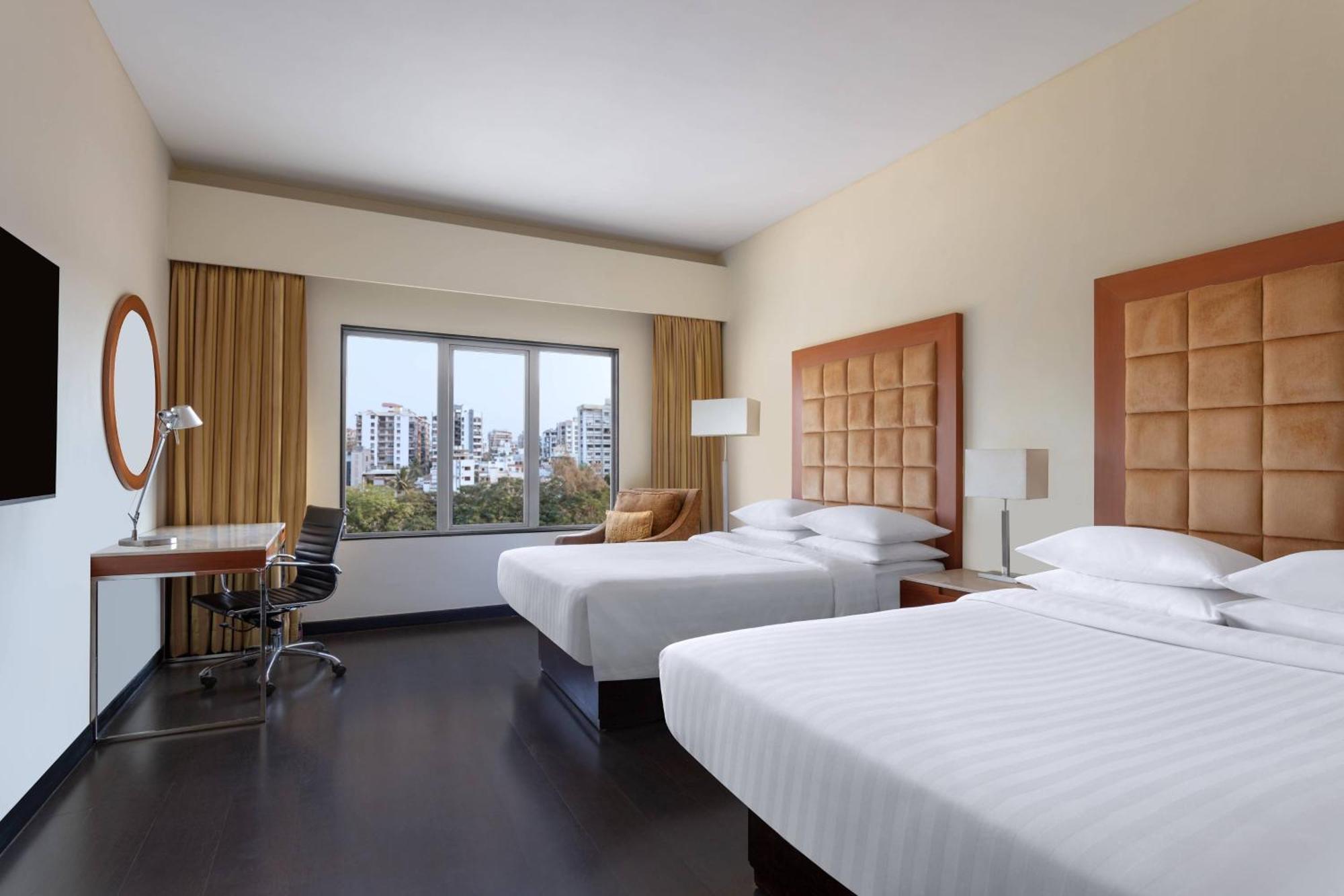 Surat Marriott Hotel Buitenkant foto