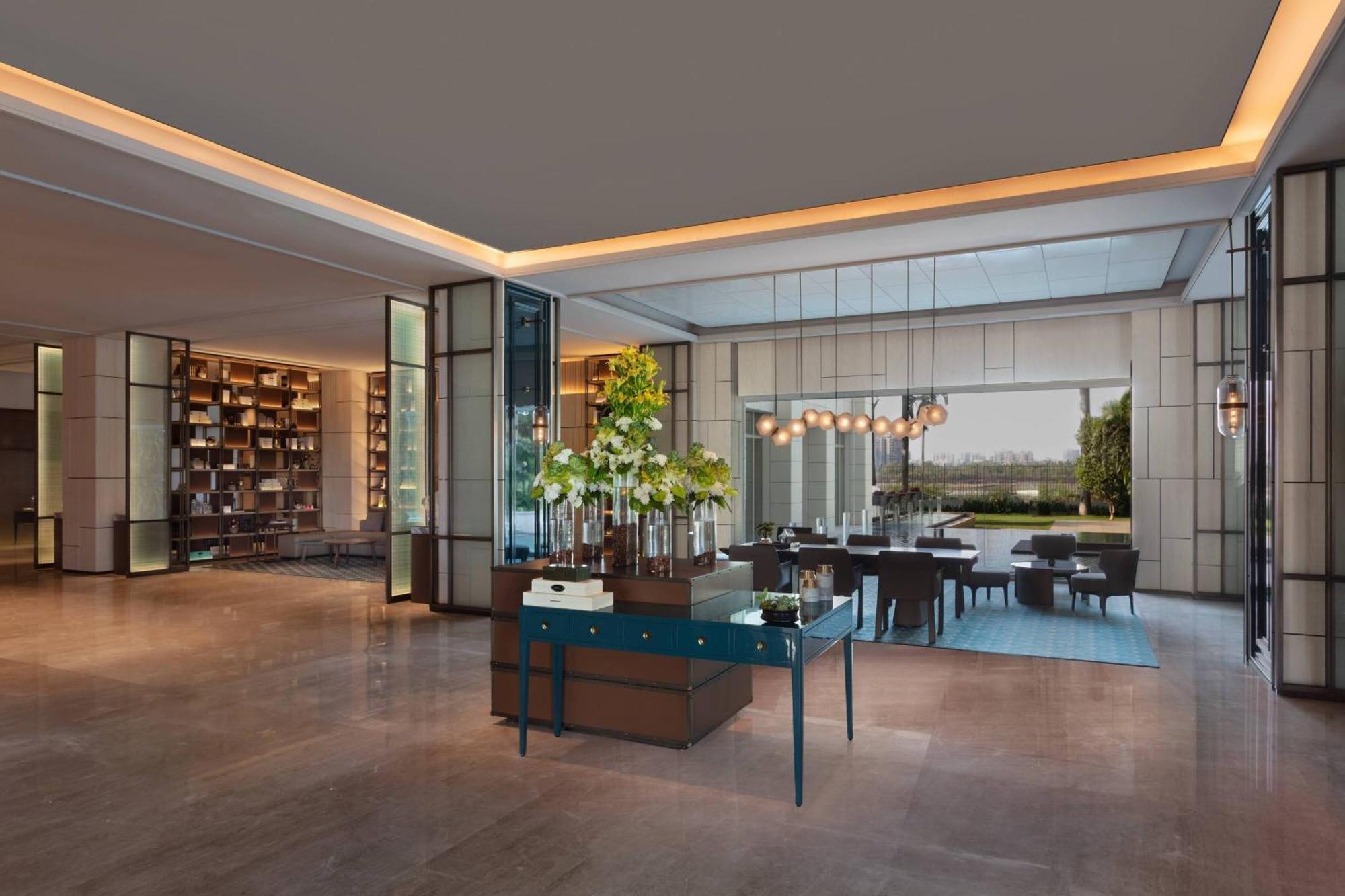 Surat Marriott Hotel Buitenkant foto