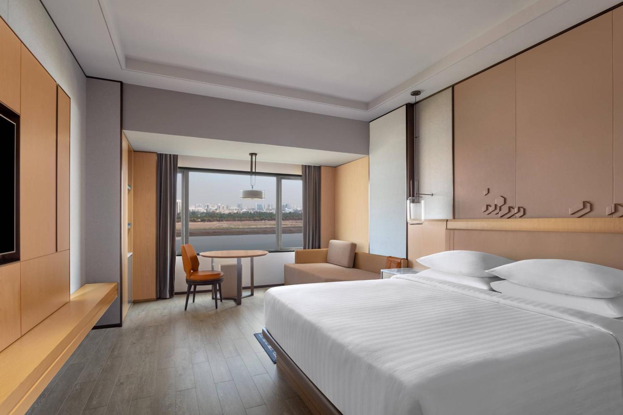 Surat Marriott Hotel Buitenkant foto
