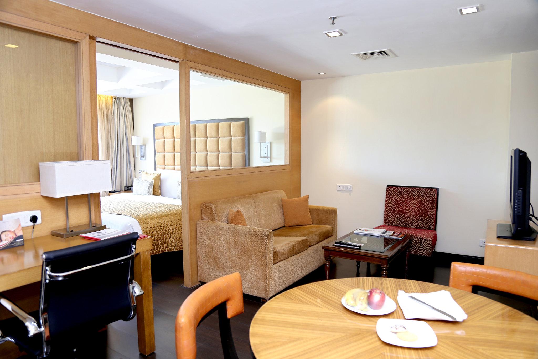 Surat Marriott Hotel Buitenkant foto