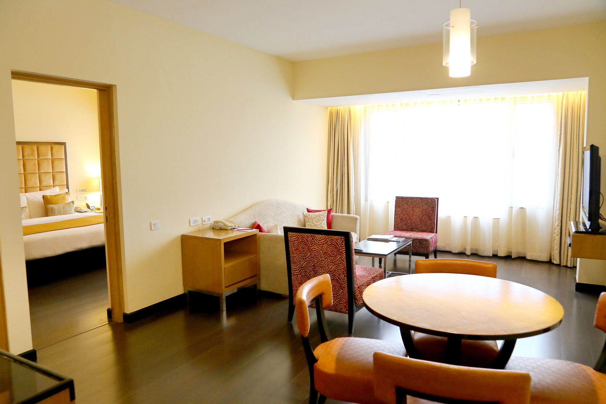 Surat Marriott Hotel Buitenkant foto