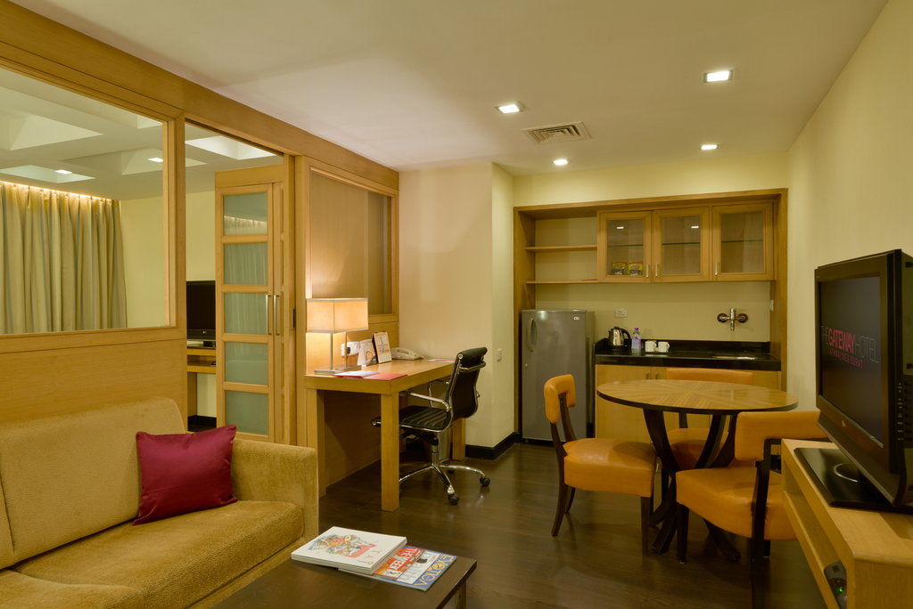 Surat Marriott Hotel Buitenkant foto