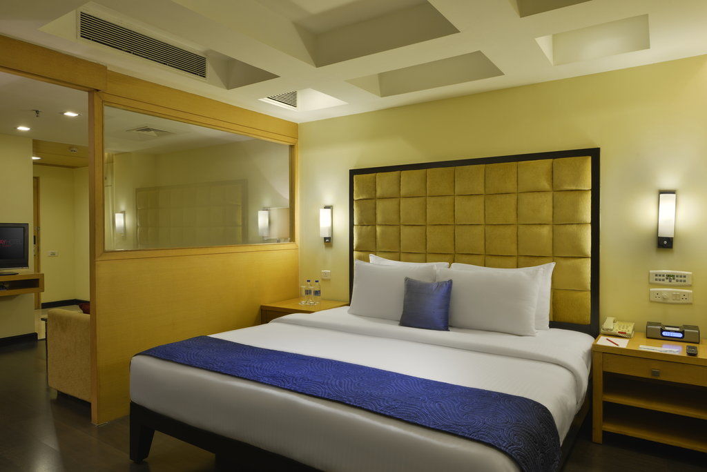 Surat Marriott Hotel Buitenkant foto