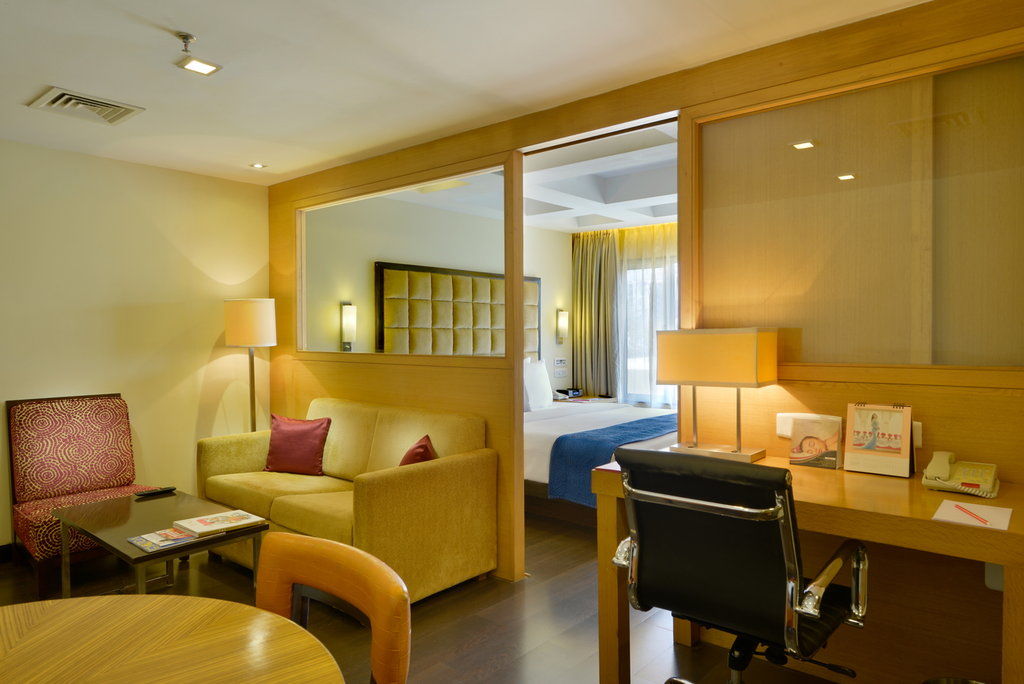 Surat Marriott Hotel Buitenkant foto