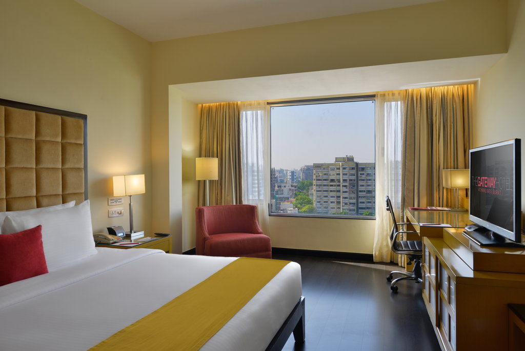 Surat Marriott Hotel Buitenkant foto