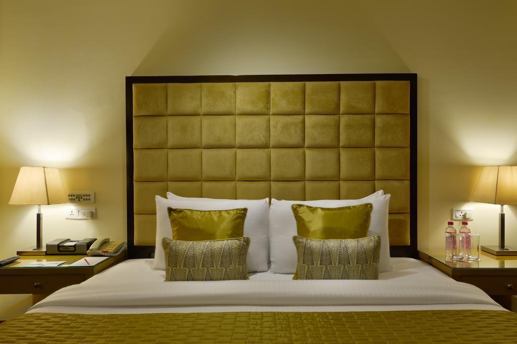 Surat Marriott Hotel Buitenkant foto